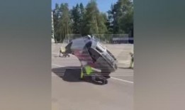 娱乐吃瓜君表演意外翻车,笑料百出却意外失控